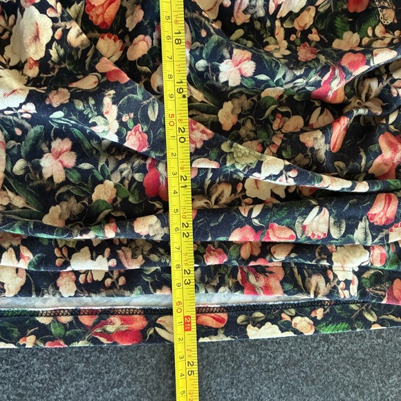 Floral Peruvian Connection v-neck with ruching - Picture 7 of 11